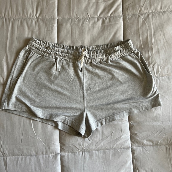 Vuori Halo Performance Shorts - Picture 2 of 7